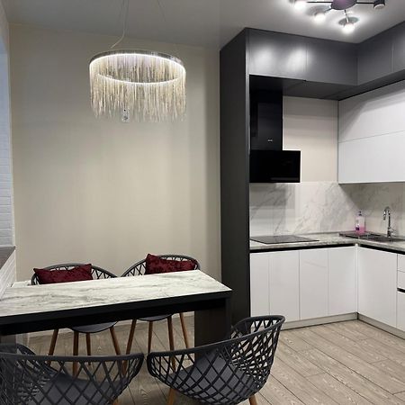 Lux Apartment & Центр,Жк Театральний Ρίβνε Εξωτερικό φωτογραφία