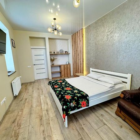 Lux Apartment & Центр,Жк Театральний Ρίβνε Εξωτερικό φωτογραφία