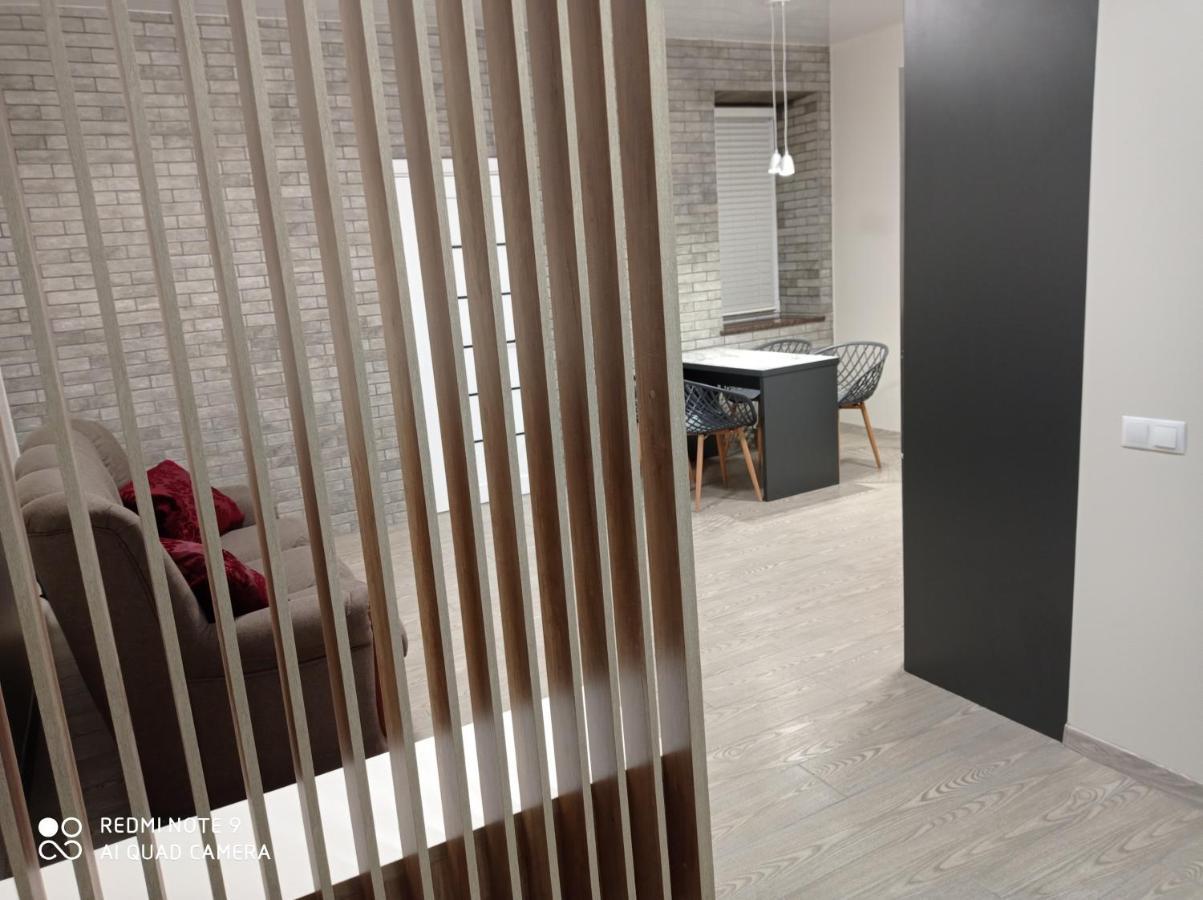 Lux Apartment & Центр,Жк Театральний Ρίβνε Εξωτερικό φωτογραφία