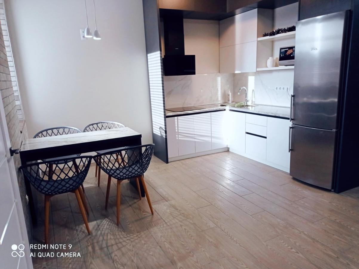 Lux Apartment & Центр,Жк Театральний Ρίβνε Εξωτερικό φωτογραφία