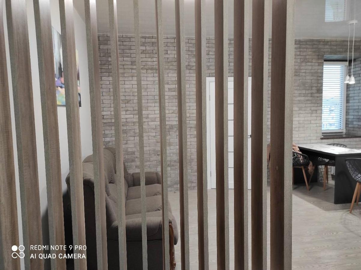 Lux Apartment & Центр,Жк Театральний Ρίβνε Εξωτερικό φωτογραφία