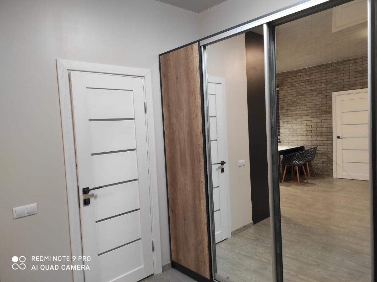 Lux Apartment & Центр,Жк Театральний Ρίβνε Εξωτερικό φωτογραφία
