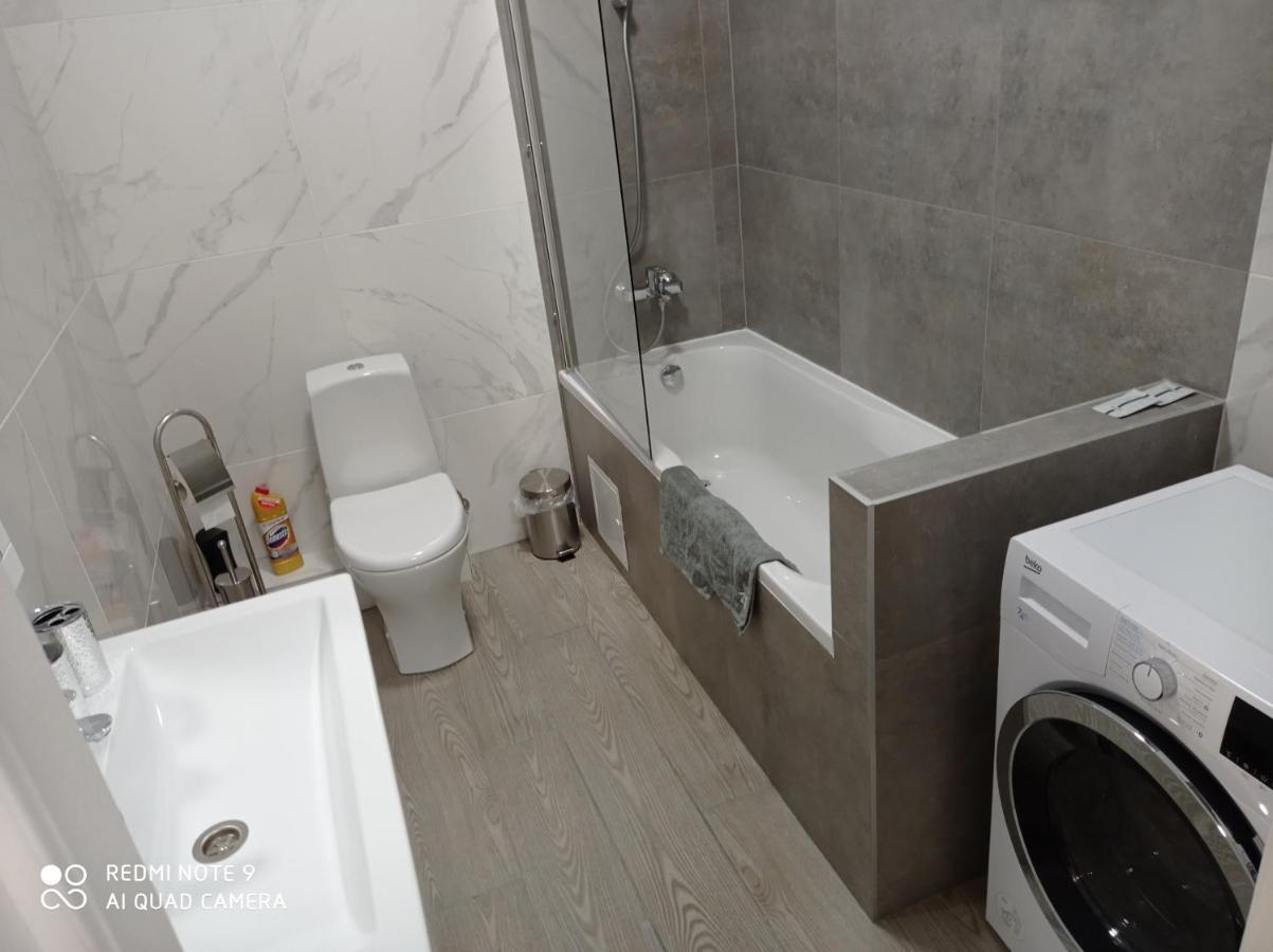 Lux Apartment & Центр,Жк Театральний Ρίβνε Εξωτερικό φωτογραφία