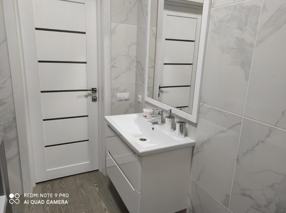 Lux Apartment & Центр,Жк Театральний Ρίβνε Εξωτερικό φωτογραφία