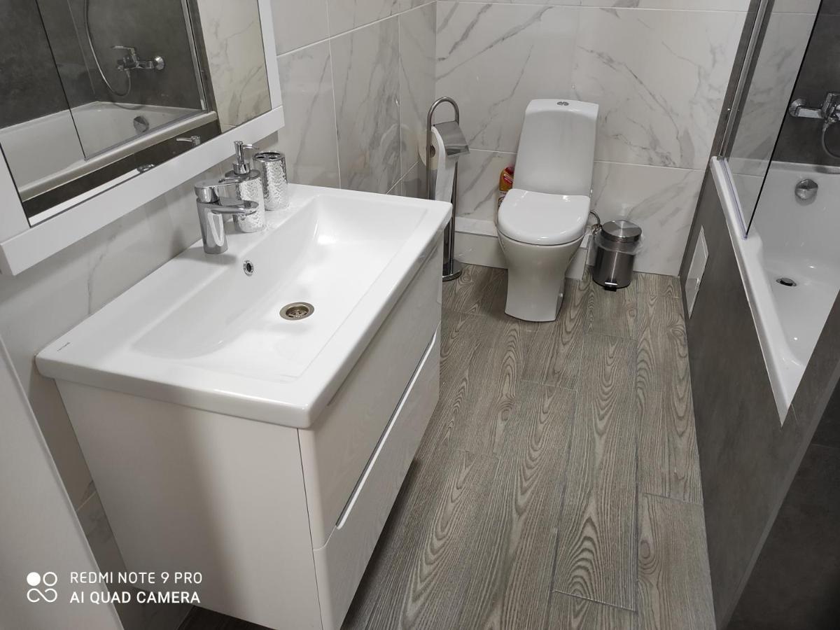 Lux Apartment & Центр,Жк Театральний Ρίβνε Εξωτερικό φωτογραφία