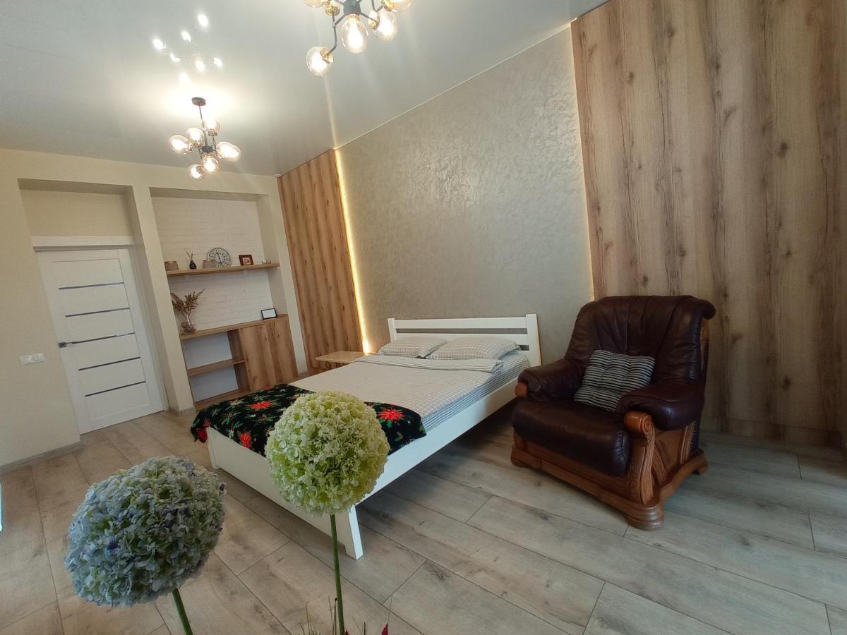 Lux Apartment & Центр,Жк Театральний Ρίβνε Εξωτερικό φωτογραφία