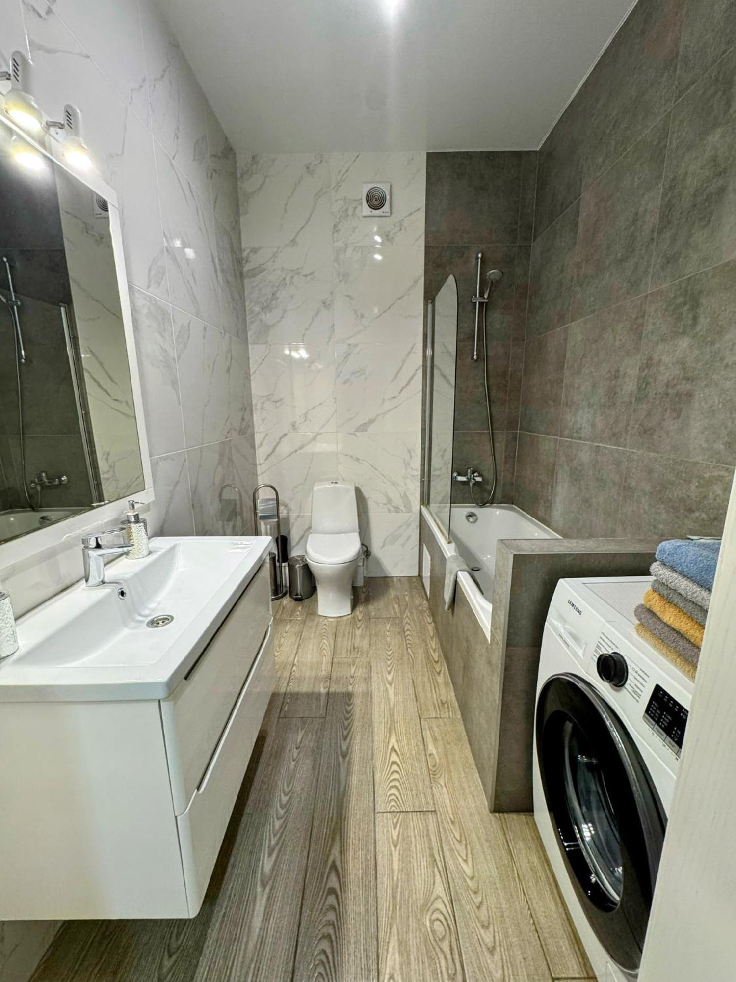 Lux Apartment & Центр,Жк Театральний Ρίβνε Εξωτερικό φωτογραφία